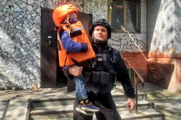 В СЛАВЯНСКЕ НАЧАЛАСЬ НАСИЛЬСТВЕННАЯ ЭВАКУАЦИЯ ДЕТЕЙ БЕЗ РОДИТЕЛЕЙ