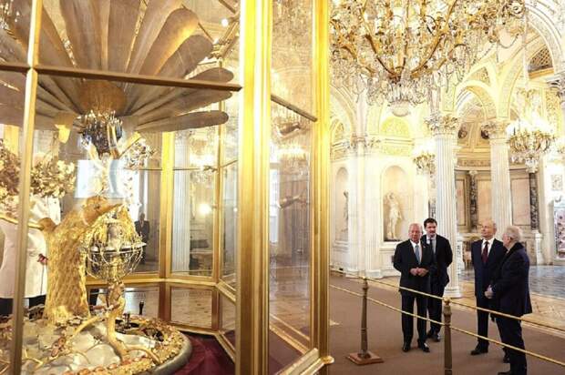 Путин показал верховному правителю Малайзии сокровища Эрмитажа