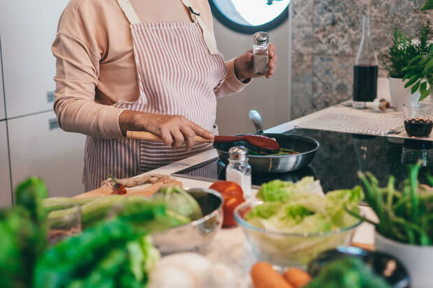 Психолог Пуля: совместная готовка помогает укрепить отношения и снизить стресс