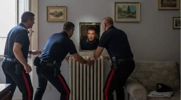 Итальянский мафиози три года прятался от полиции в тайнике за батареей