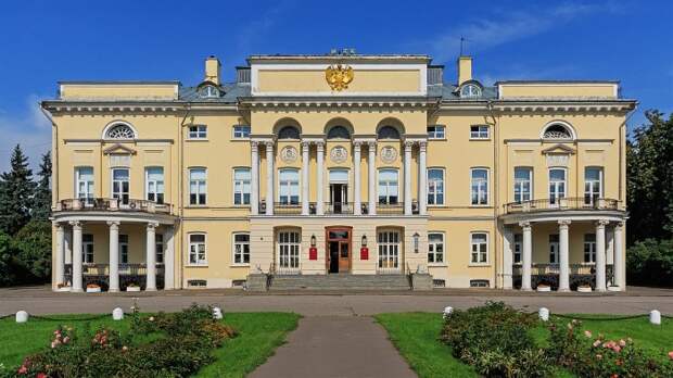 Усадьба Демидова в Нескучном. /Фото: upload.wikimedia.org Усадьба Демидова в Нескучном. /Фото: upload.wikimedia.org