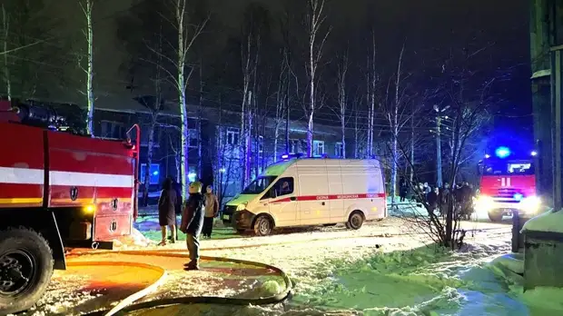 Пять человек пострадали при пожаре в жилом доме в ХМАО