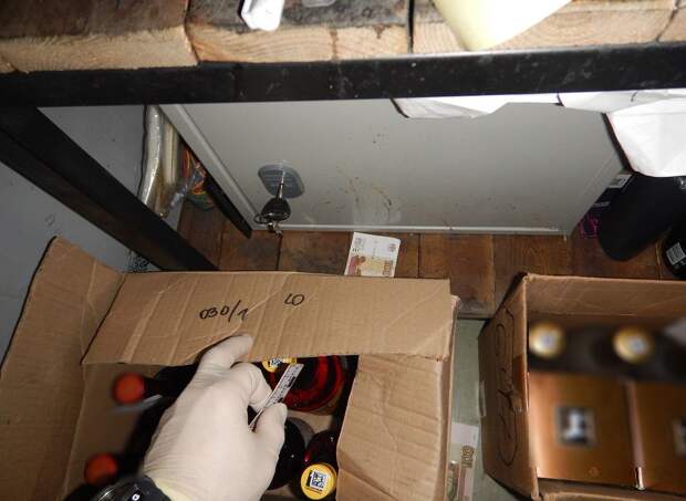 Житель Симферополя из сейфа магазина украл более 120 тыс рублей