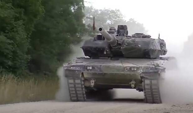 Немецкое издание: Канцлер Шольц одобрил отправку Украине танков Leopard