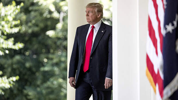 Президент США Дональд Трамп перед объявлением о решении выхода США из Парижского соглашения по климату. 1 июнь 2017 Президент США Дональд Трамп перед объявлением о решении выхода США из Парижского соглашения по климату. 1 июнь 2017