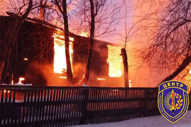 В Амурской области из-за новогодней гирлянды сгорел дом