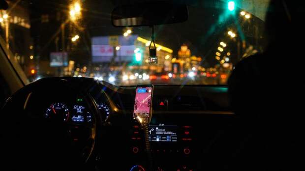 Рулевые игры: растет число жалоб на таксистов-извращенцев