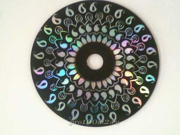 Узор на СД диске с помощью акриловых красок