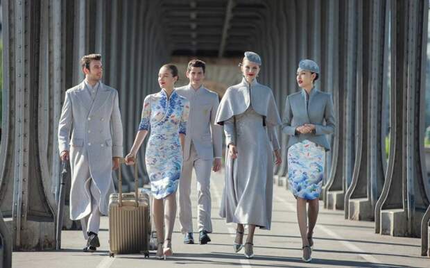 Китайская авиакомпания создала для своих сотрудников униформу, в которой не стыдно продефилировать по модному подиуму Hainan Airlines, авиакомпания, в мире, китай, мода, полет, стюардесса, униформа