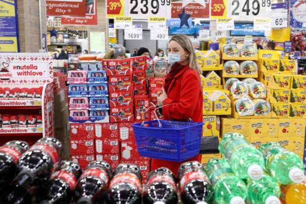 Эксперты рассказали, как выбрать качественный сладкий новогодний подарок