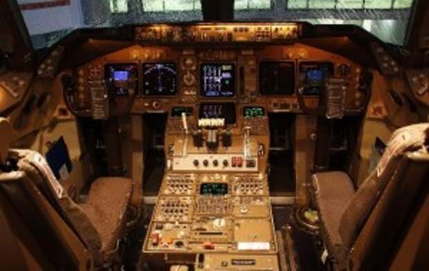 Кабина Boeing 747-400