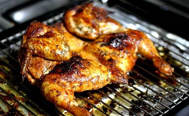 Цыпленок-тапака считается сложным блюдом, но мы покажем способ не сложнее обычной курицы