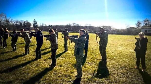 Зеленский подписал закон о подготовке украинских детей к войне с РФ