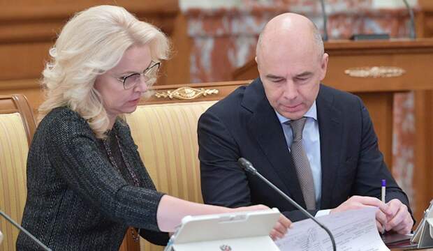 Путин помирил двух заместителей Медведева 