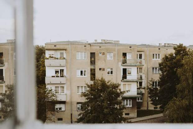 Советское наследие: почему в хрущевках делали окна в ванной 