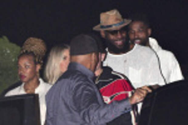 Malibu, CA - Khloe Kardashian, Tristan Thompson, and LeBron James were seen enjoying a night out at Nobu Restaurant in Malibu. Pictured: Khloe Kardashian, Tristan Thompson, LeBron James BACKGRID USA 9 JULY 2018 BYLINE MUST READ: CLICKSNAP / BACKGRID USA: +1 310 798 9111 / usasales@backgrid.com UK: +44 208 344 2007 / uksales@backgrid.com *UK Clients - Pictures Containing Children Please Pixelate Face Prior To Publication*
