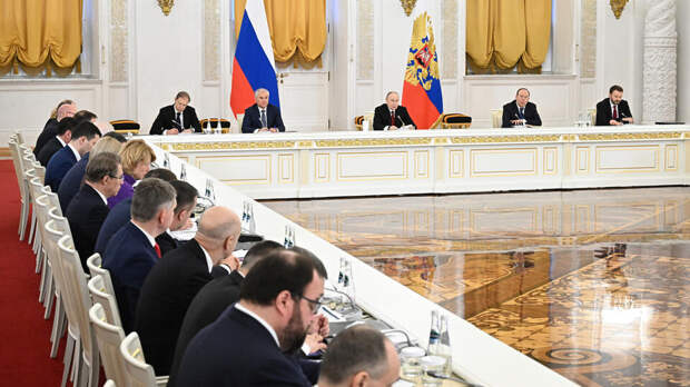 Путин указал на сплоченность участников конкурса "Лидеры России. Команда"