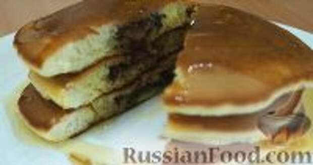 Фото к рецепту: Панкейки с бананом и шоколадом
