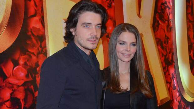 «Мне важно провожать год не в суете»: Елизавета Боярская рассекретила новогоднюю традицию с Максимом Матвеевым