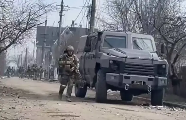 В ходе спецоперации на Донбассе замечен новый российский бронеавтомобиль «Буран»