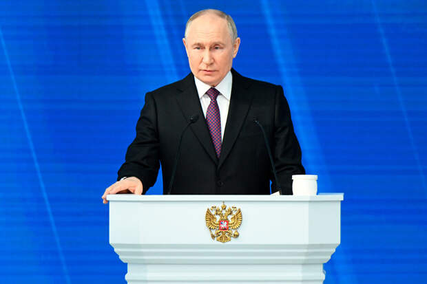 Путин заявил, что женщины занимают 40% руководящих постов в России
