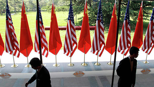 Флаги Китая и США. Архивное фото