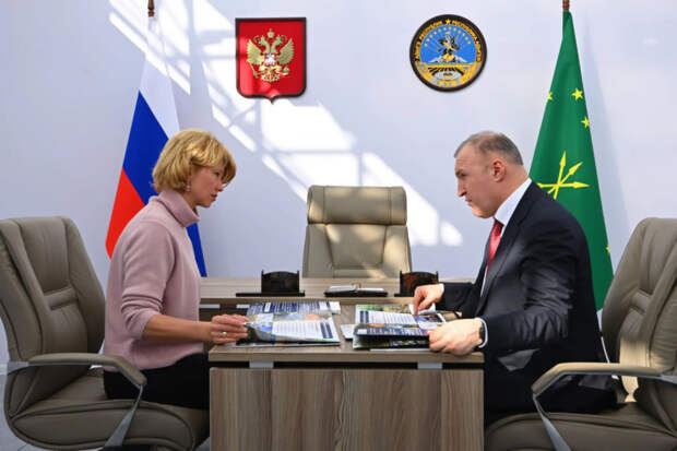 Адыгею с рабочим визитом посетила министр сельского хозяйства РФ Оксана Лут