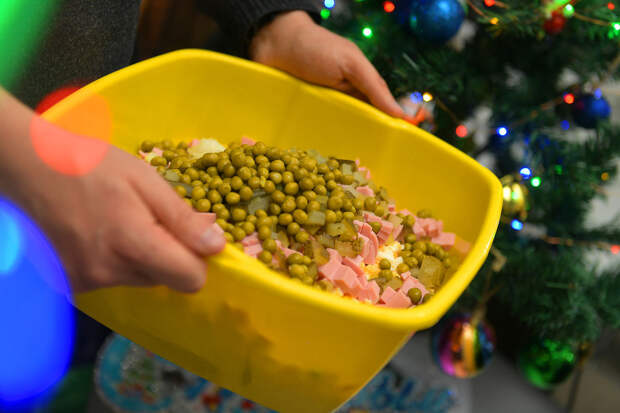 Диетолог Королева: не стоит заготавливать салат оливье на все праздники