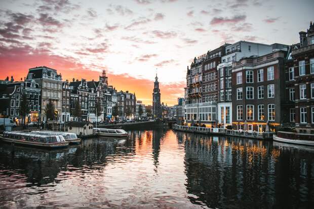 Власти Амстердама запретили строить новые отели из-за нашествия туристов