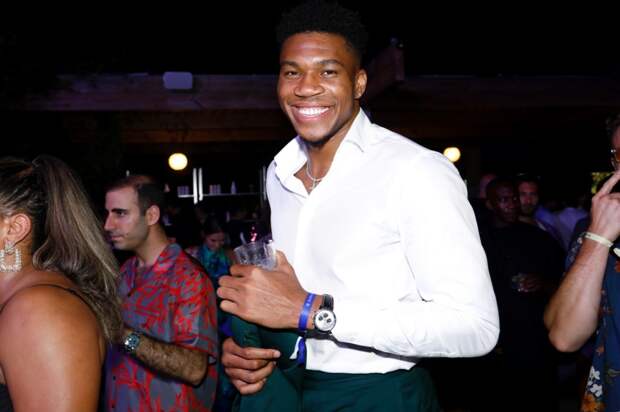 Giannis Antetokounmpo Stuns NBA Fans By Praising The Chicago Bulls And Saying He’d Love To Play For Them Some Day