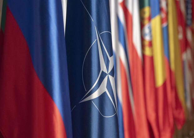 FT: Страны НАТО столкнутся с дефицитом военных в случае конфликта с Россией