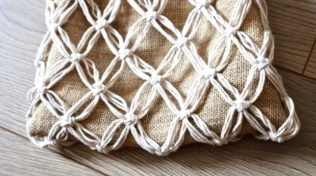 Раньше все советские дамы ходили с этими сумочками по хозяйственным нуждам. А теперь это стильный аксессуар для настоящих модниц