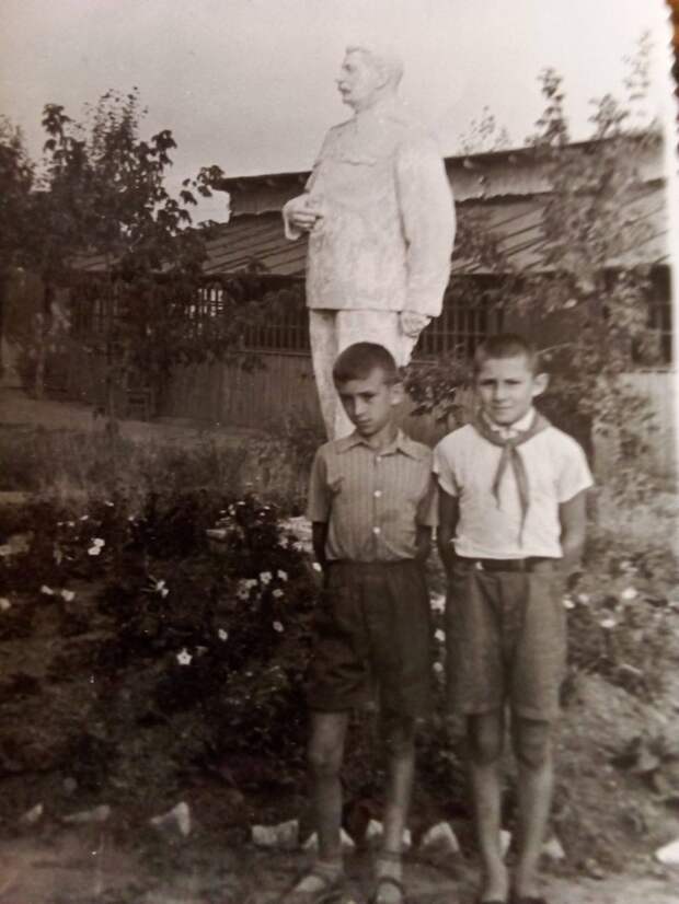 Это пионерский лагерь. 1957-1958 г. Прислала «Гончарова Наталия»..jpg Это пионерский лагерь. 1957-1958 г. Прислала «Гончарова Наталия»..jpg