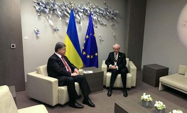 Порошенко прибыл в Брюссель и требует больше санкций против РФ Порошенко прибыл в Брюссель и требует больше санкций против РФ