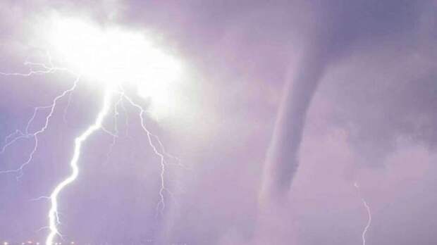 В Сочи из-за угрозы смерчей объявлено штормовое предупреждение