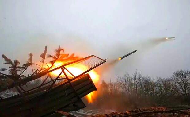 Удар возмездия: Уничтожены французы, которые привезли Зеленскому «подарок от Макрона». Из руин достают румын