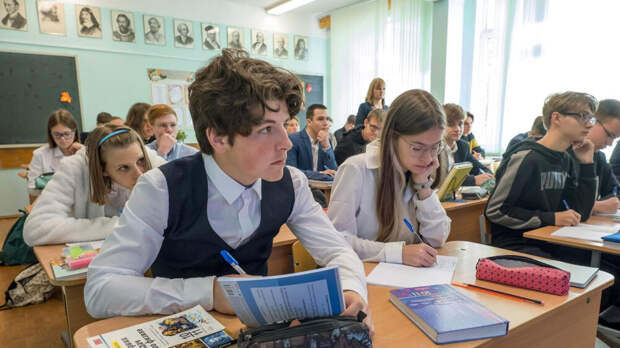 Президент РАН: десятилетнего школьного образования достаточно