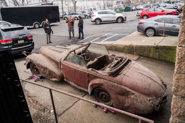 Единственный и неповторимый Delahaye 135M Cabriolet 1947 года с кузовом от Vesters & Neirinck. | Фото: lbilimited.com.