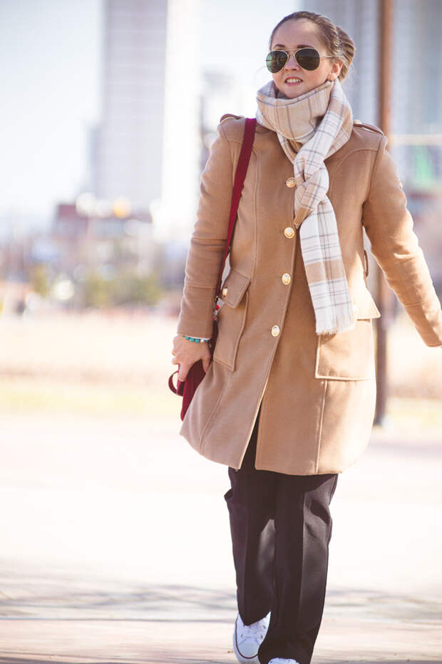 Olga choi fashion blogger myblondegal South Korea smart casual elegant Oasap beige khaki military coat Converse low sneakers Ann Taylor pants Kooding sweater H&M plaid check scarf-07058