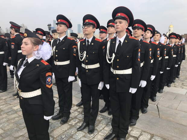 В школьных кадетских классах обучаются совместно и мальчики, и девочки / Фото: sch2129uv.mskobr.ru