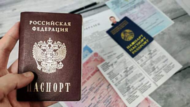 «Выход один — мораторий на гражданство РФ!»