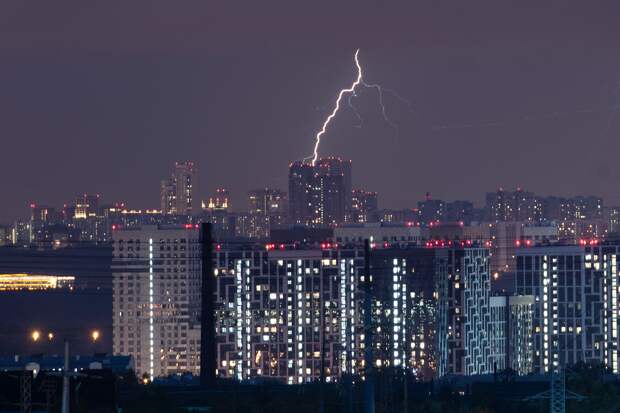 Вероятность затяжной грозы в Москве оценили