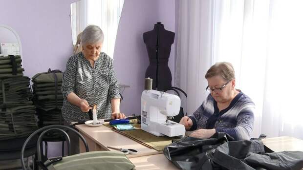 Нижнекамские волонтеры группы «Веста» уже третий год шьют вещи для фронта