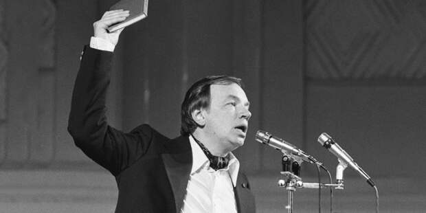 Китч и кринж советского Рабле: чем поэзия Вознесенского важна сегодня