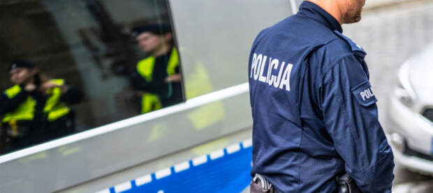 В Варшаве четверо пьяных украинцев избили таксиста и изувечили его авто