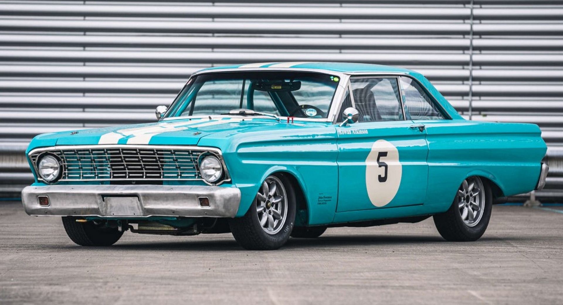 Гоночный Ford Falcon 1964 года выпуска Роуэна Аткинсона
