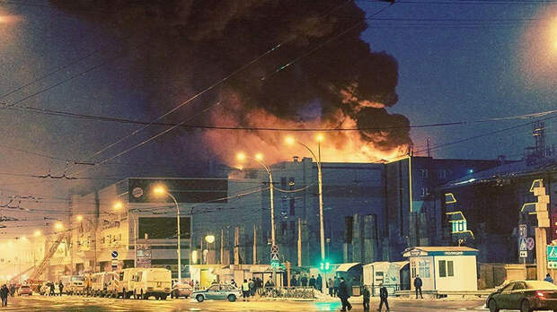 В МЧС сообщили, что на момент пожара в ТЦ Кемерова были баллоны с газом
