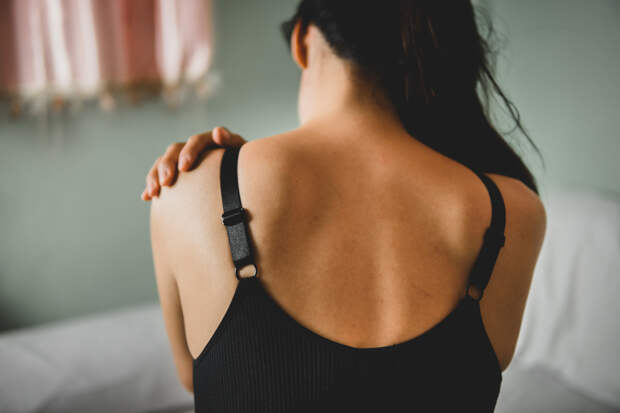 Молоко кормящей матери позеленело из-за редкой смертельно опасной болезни