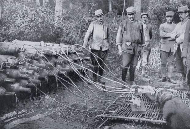6. Французские солдаты наполняют водородом воздушный шар, 1918 война, война в воздухе, война в небе, вторая мировая война, исторические фото, первая мировая война