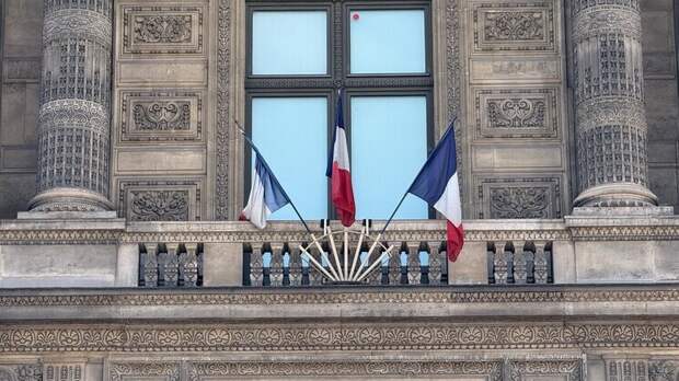 Лувр опять закрылся для посетителей